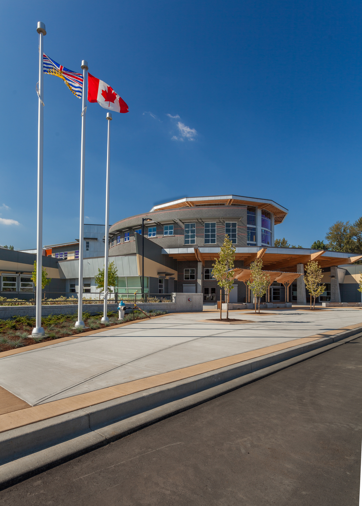 Exterior sunny view of Abbotsford Senior Secondary School showing mass timber construction, including: Glue-laminated timber (Glulam) and solid-sawn heavy timbers